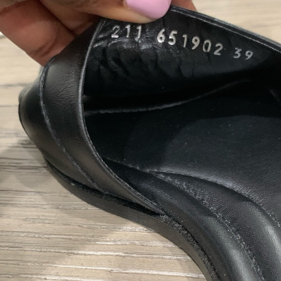 Alexander McQueen Logo Embossed Sandals - Picture 6 of 11